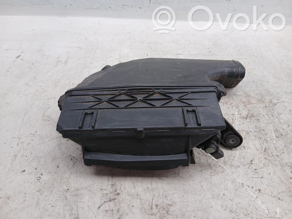 Mercedes-Benz E C207 W207 Caja del filtro de aire 