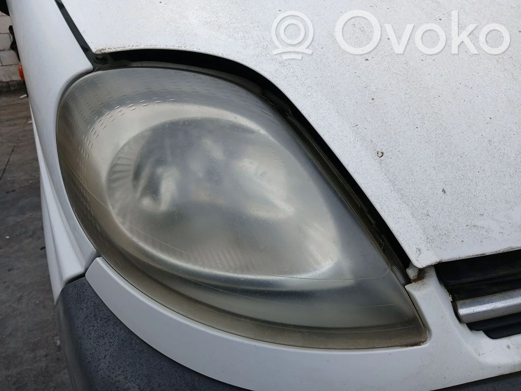 Opel Vivaro Phare frontale 