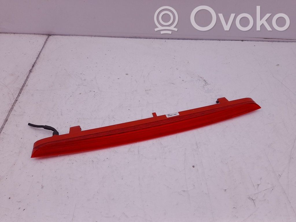 Luz de freno adicional/tercera   8V0945097B