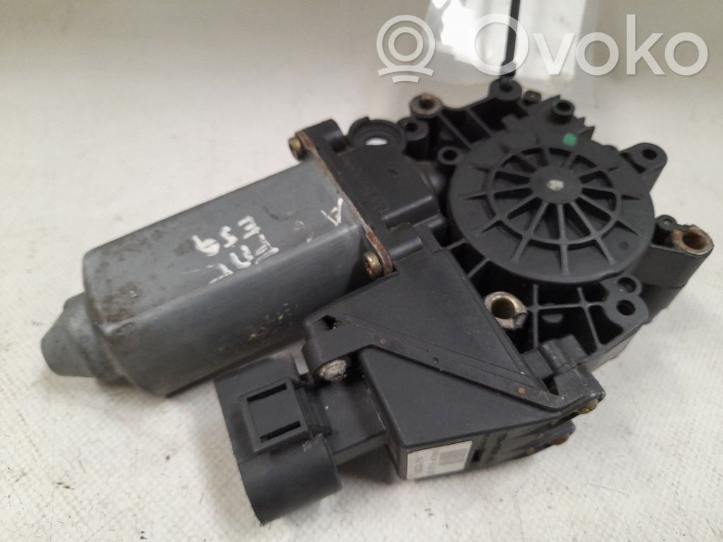 Silnik regulatora szyby drzwi przednich   119024114