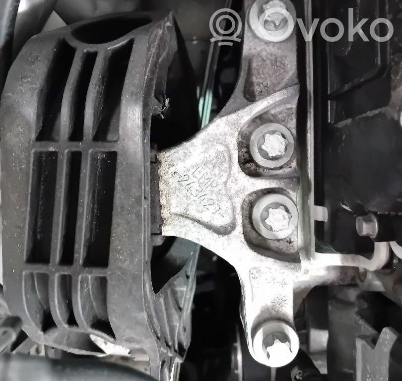 Peugeot 208 II Engine mount bracket 