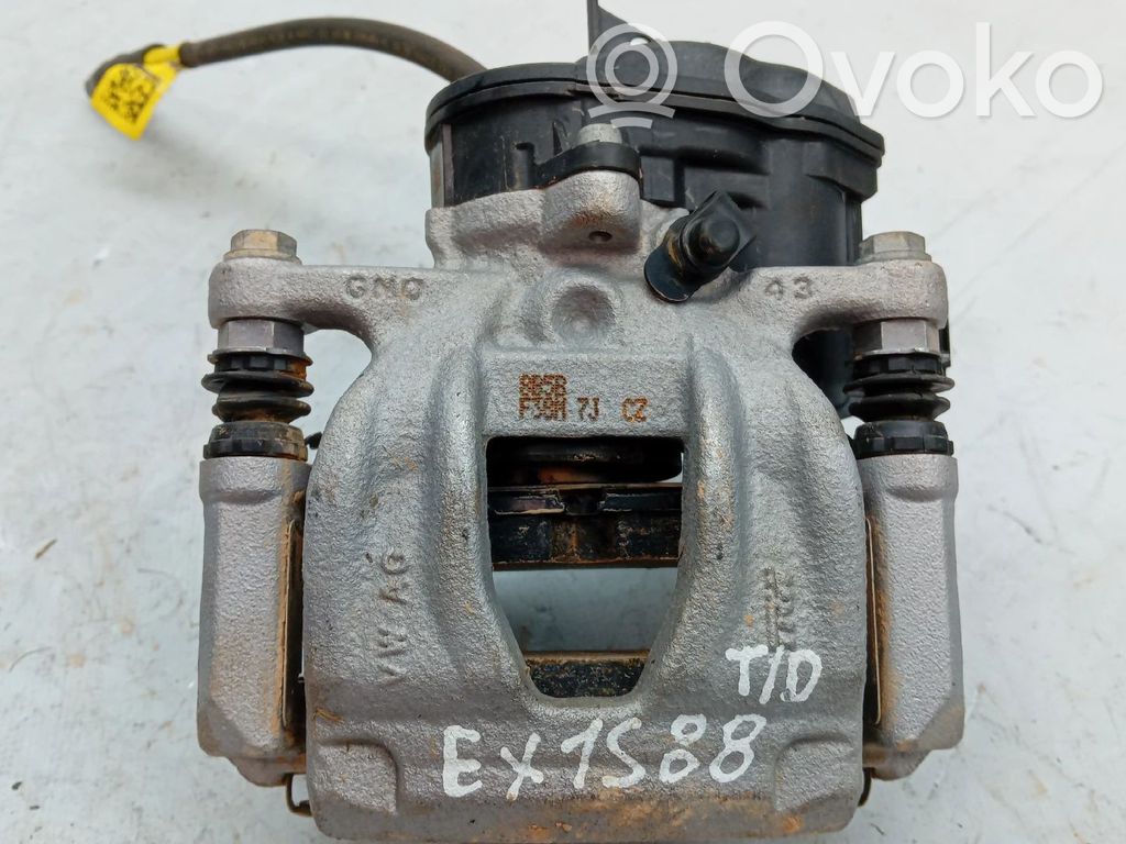 Audi A5 8T 8F Tylny zacisk hamulcowy 