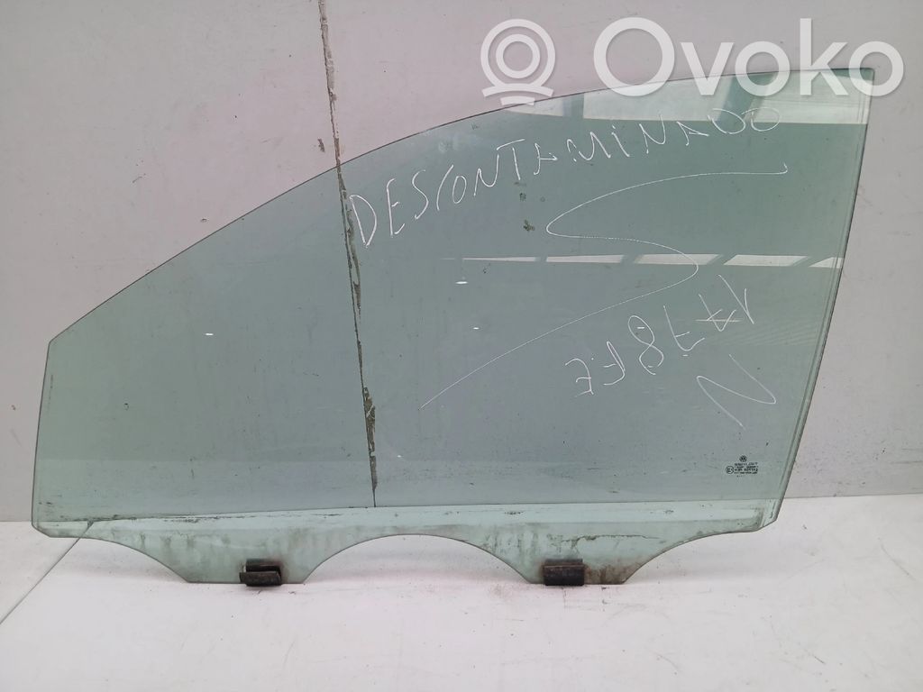 Volkswagen Polo IV 9N3 Front door window glass four-door