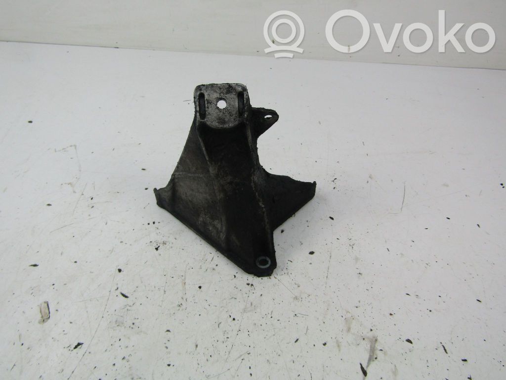 Engine mounting bracket   8D0199308,8D0199308