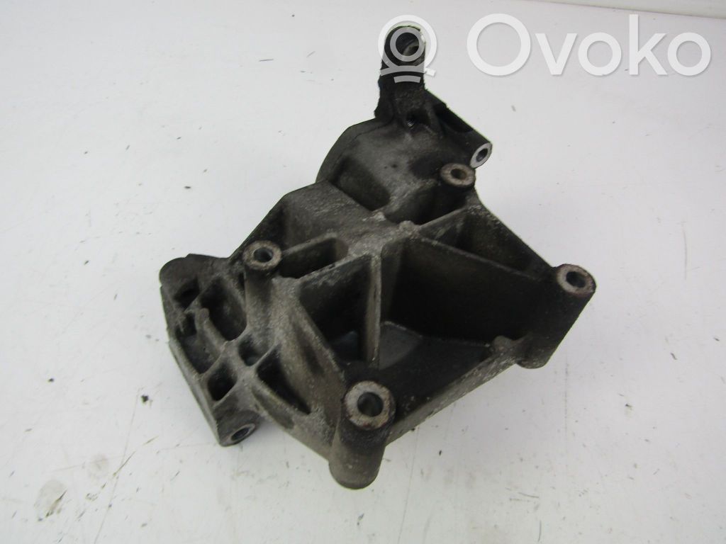 Engine mounting bracket