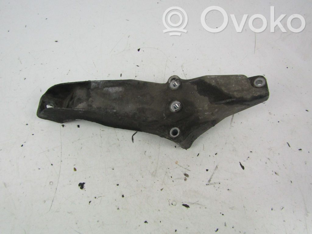 Engine mounting bracket