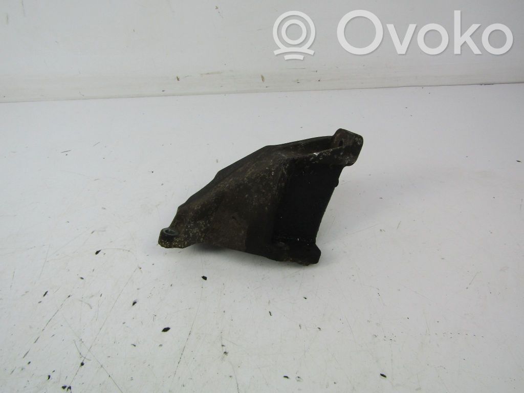 Engine mounting bracket   8D0199307H,8D0199307H