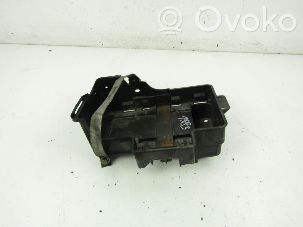 Battery tray