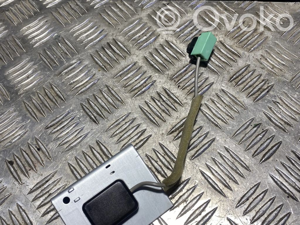 Subaru Legacy VII GPS-pystyantenni 