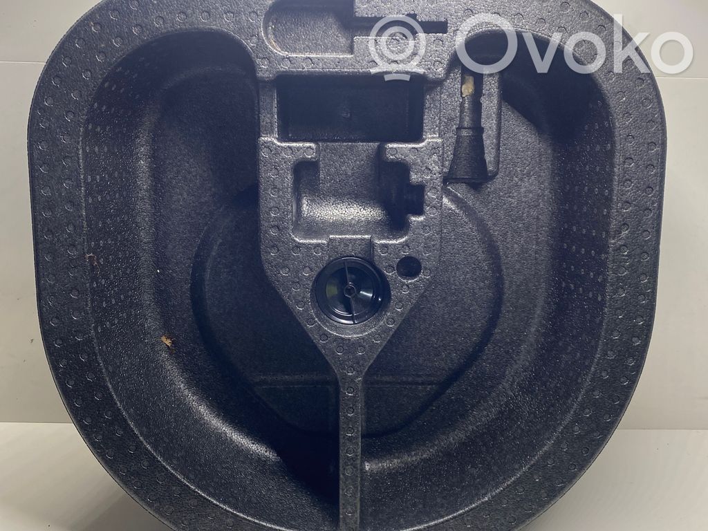 Ford Focus Tool box 