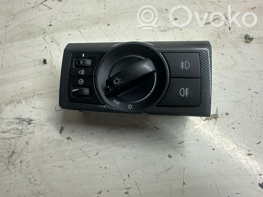 Light switch   25873730