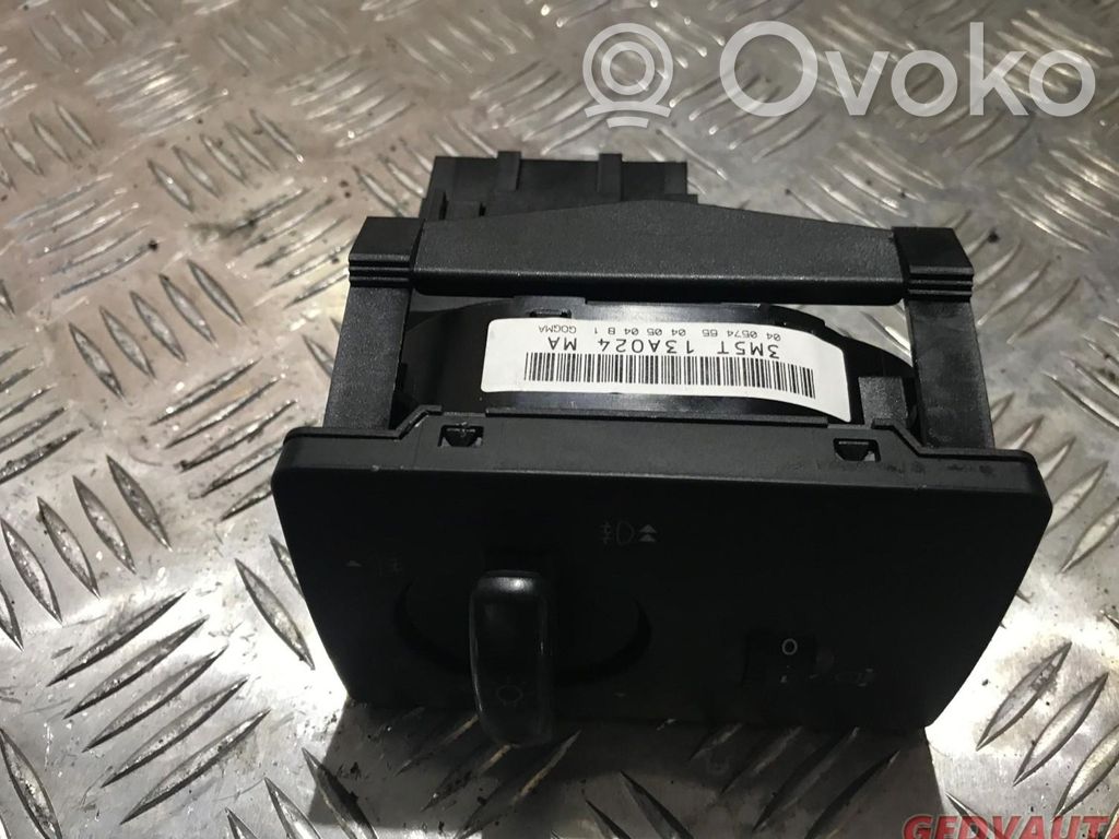 Light switch   3M5T13A024MA