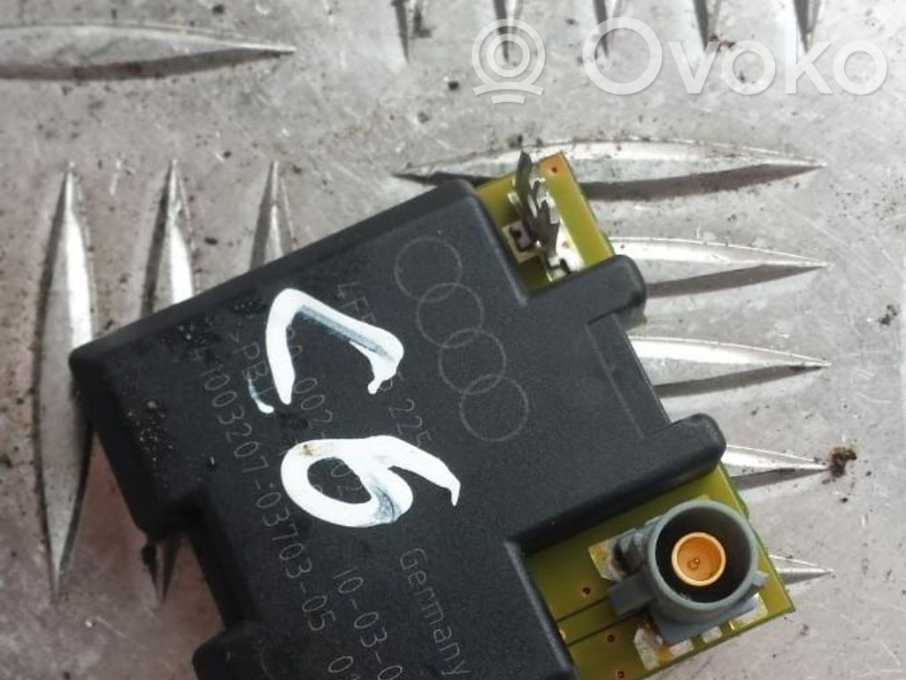 Audi A6 S6 C6 4F Antenos stiprintuvas 
