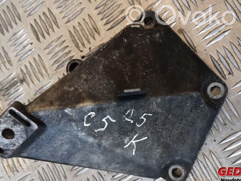 Audi A6 S6 C5 4B Engine mounting bracket 