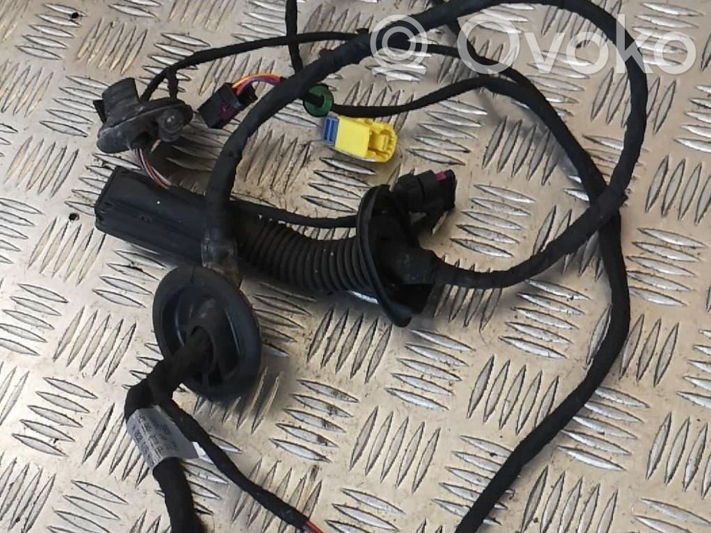 Cableado de puerta delantera   8T8971030K