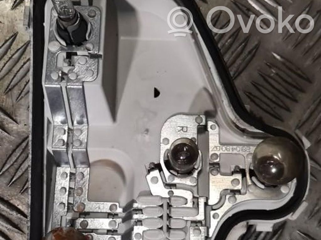 Takavalon osa   8P0945258A