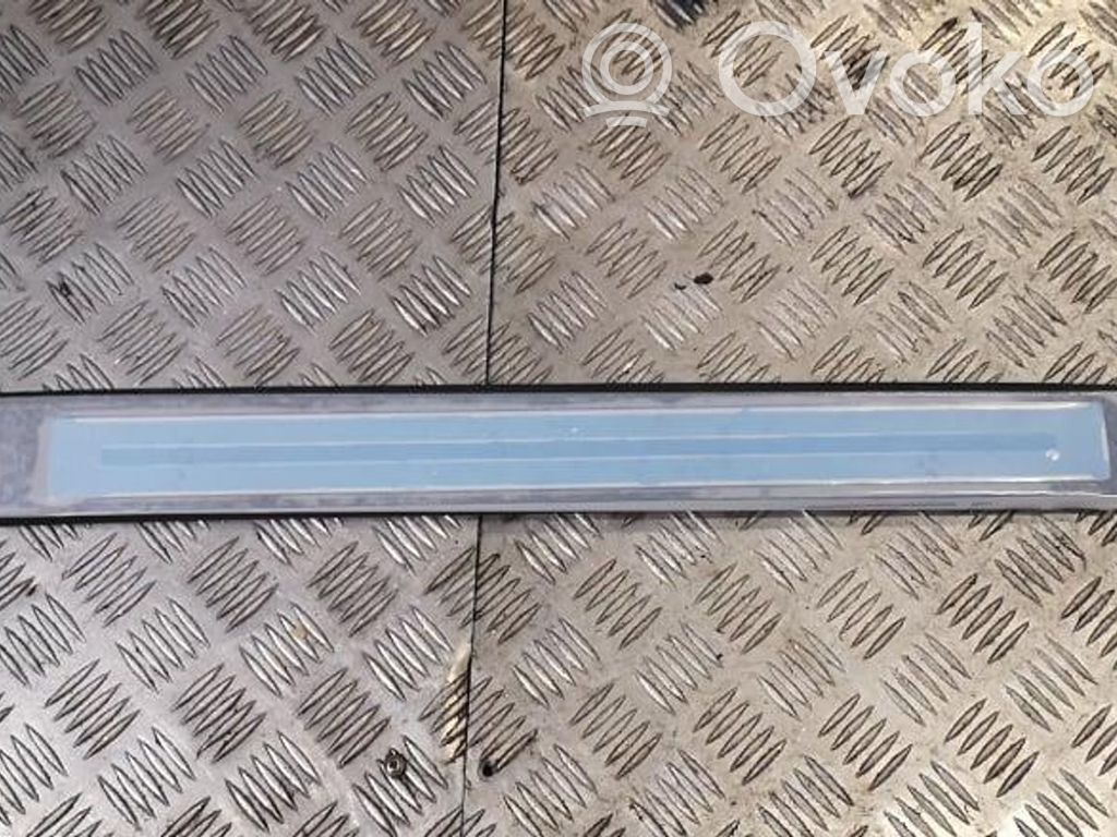 Audi A4 S4 B7 8E 8H Copertura del rivestimento del sottoporta anteriore 