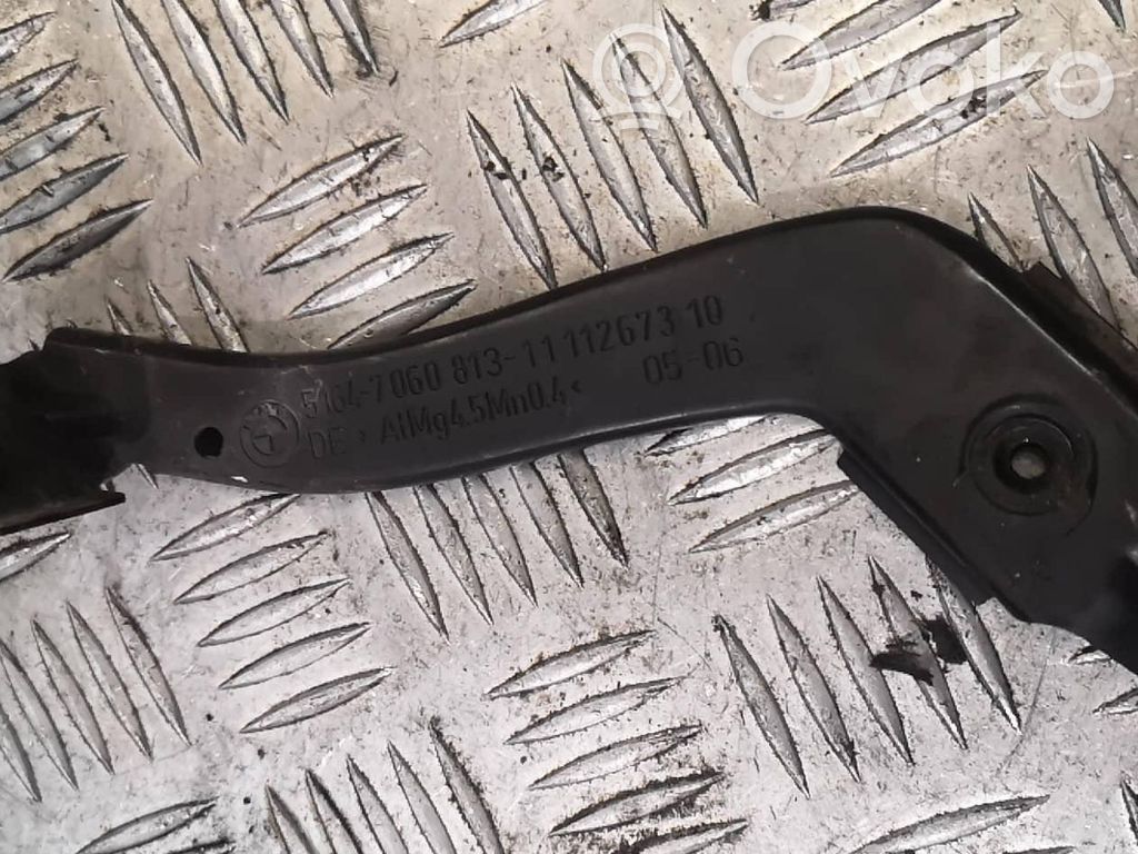 BMW 5 E60 E61 Fender mounting bracket 
