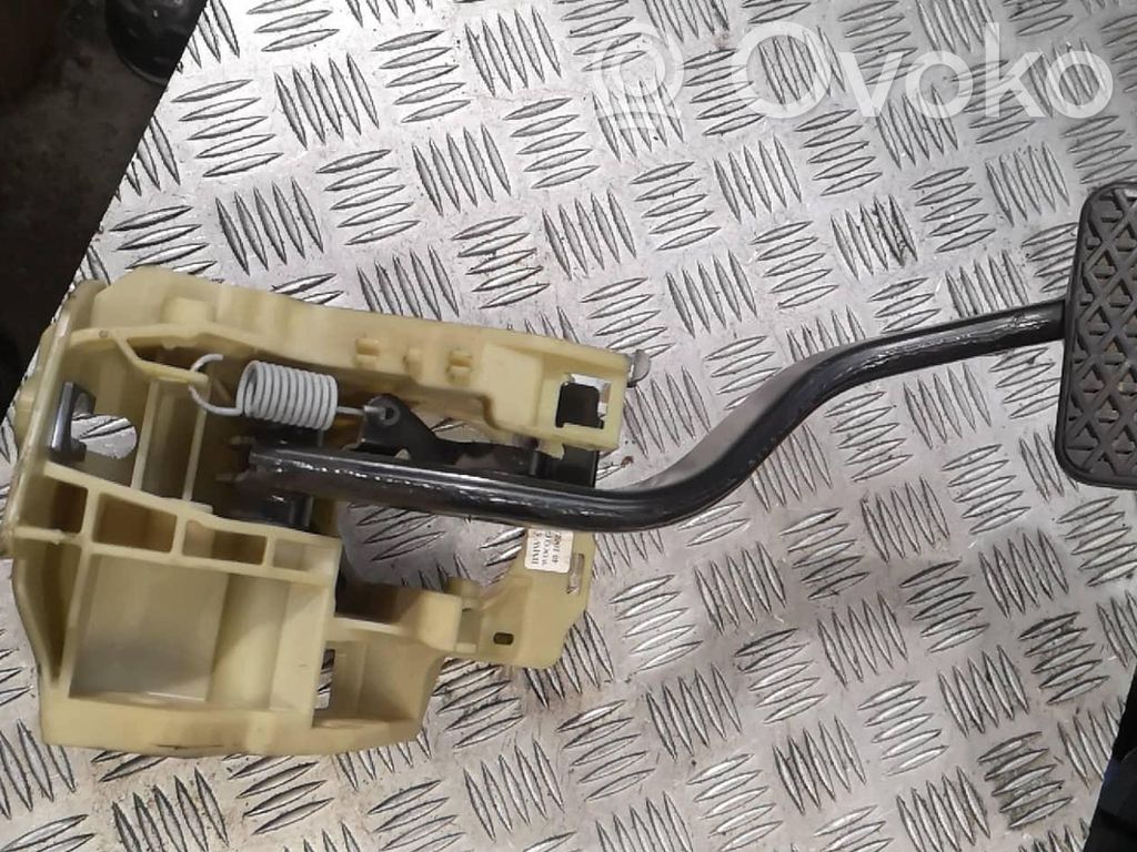Brake pedal   676922103