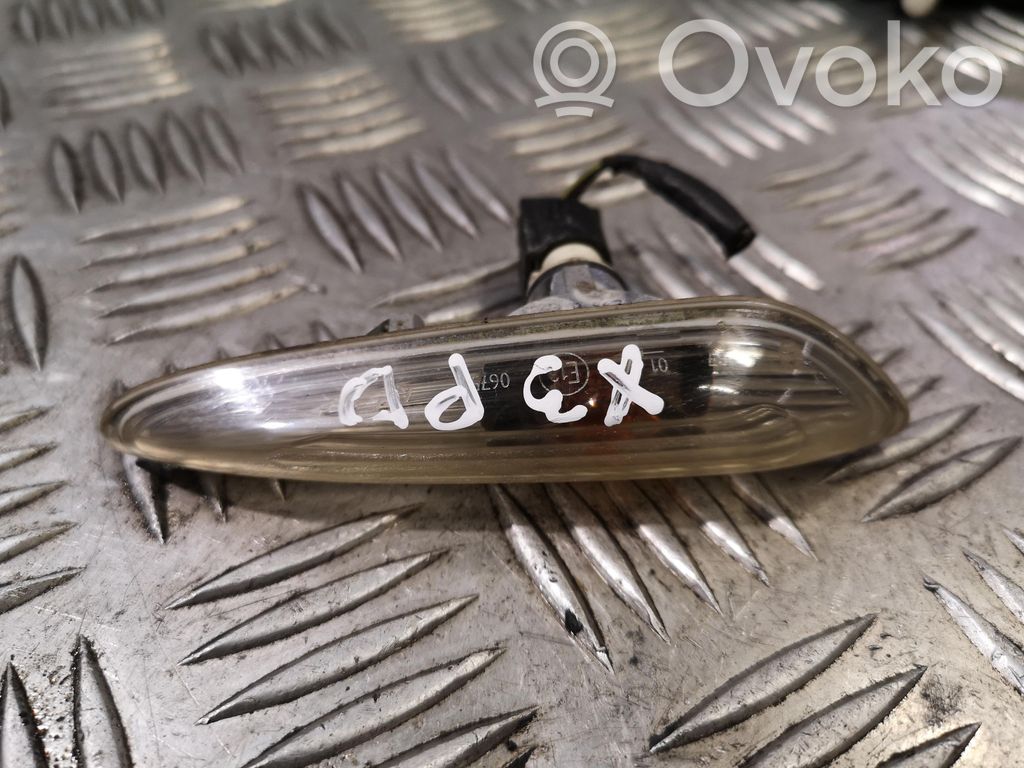 Front fender indicator light   341844801