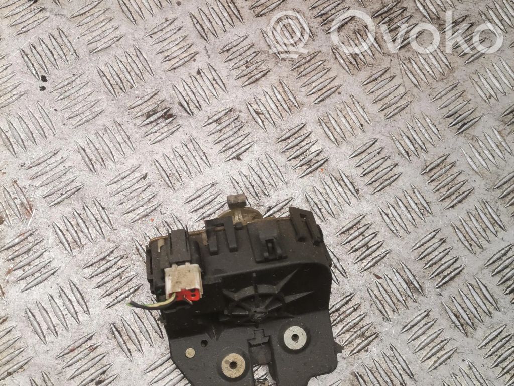 Tailgate/trunk/boot lock/catch/latch   YS4A43102AD