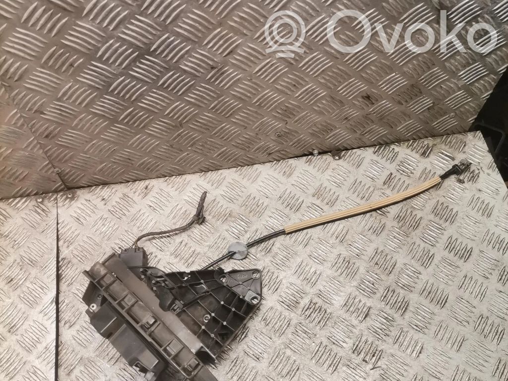 Ford Focus Priekšpusē slēdzene 