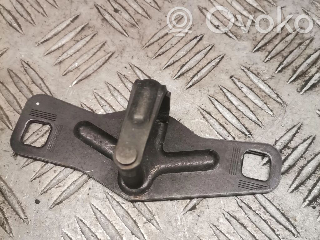 Loading door lock loop/hook striker   4F5827507B