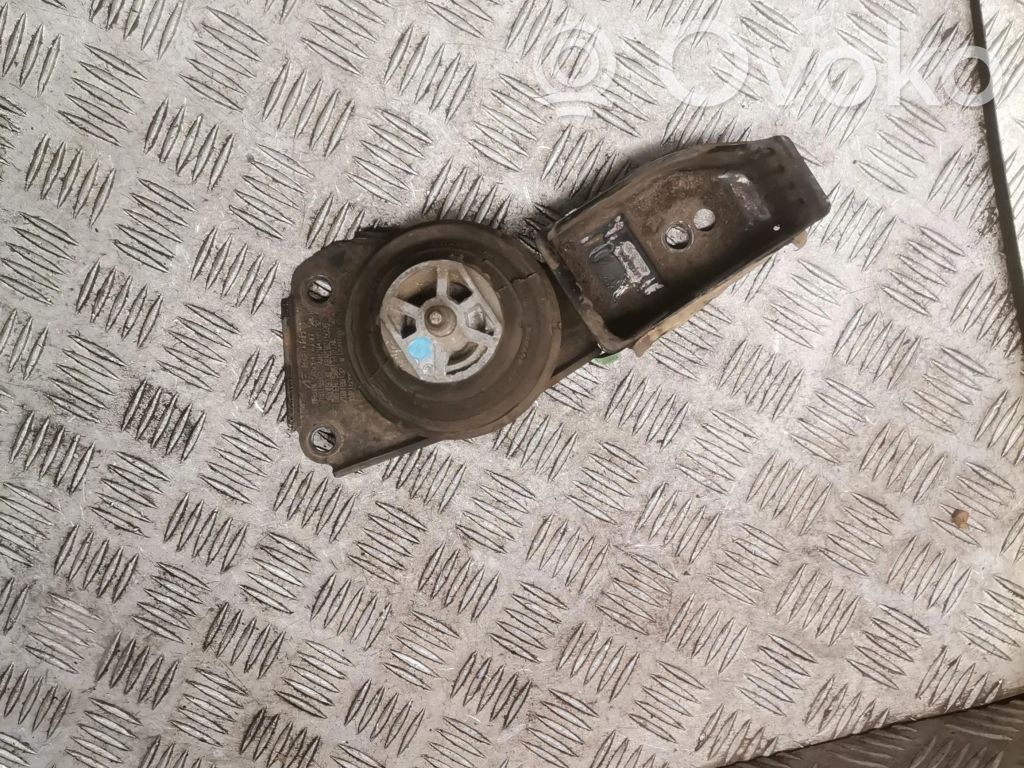 Engine mounting bracket   7M3199132