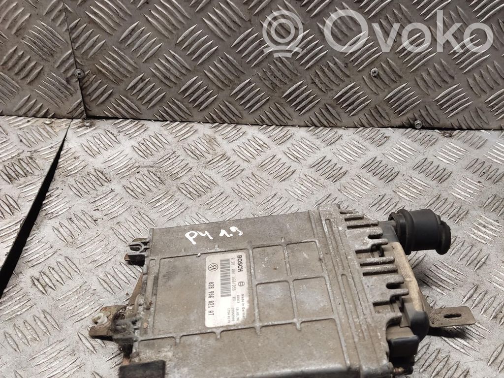 Volkswagen PASSAT B4 Engine control unit/module 
