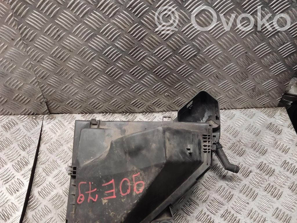 BMW 3 E90 E91 Air filter box 