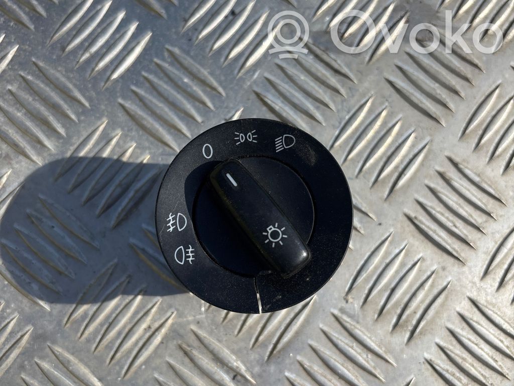 Volkswagen Touran I Light switch 