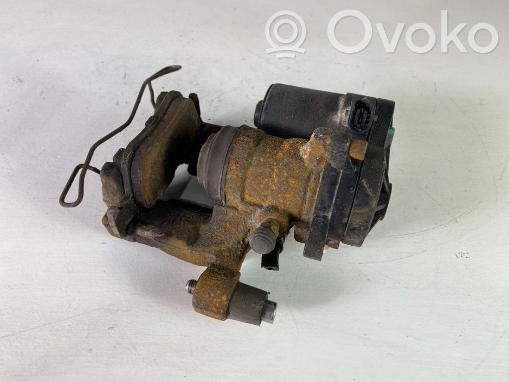 Ford Mondeo MK V Tylny zacisk hamulcowy 