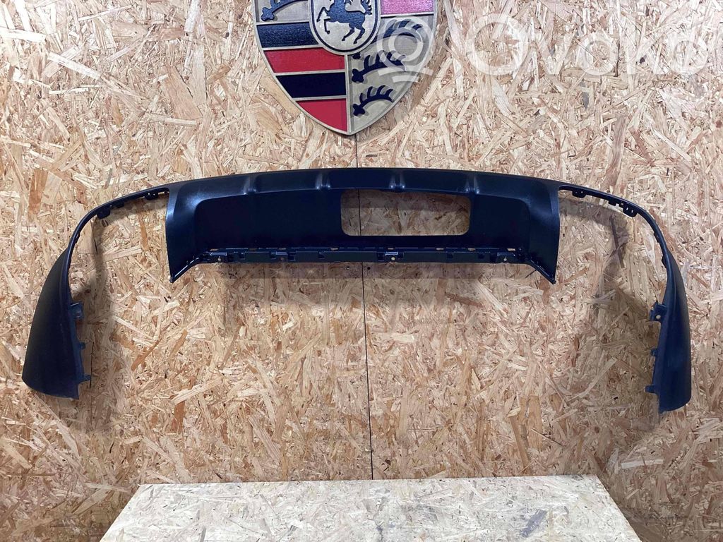 Porsche Cayenne (9Y0 9Y3) Moldura inferior del parachoques trasero 