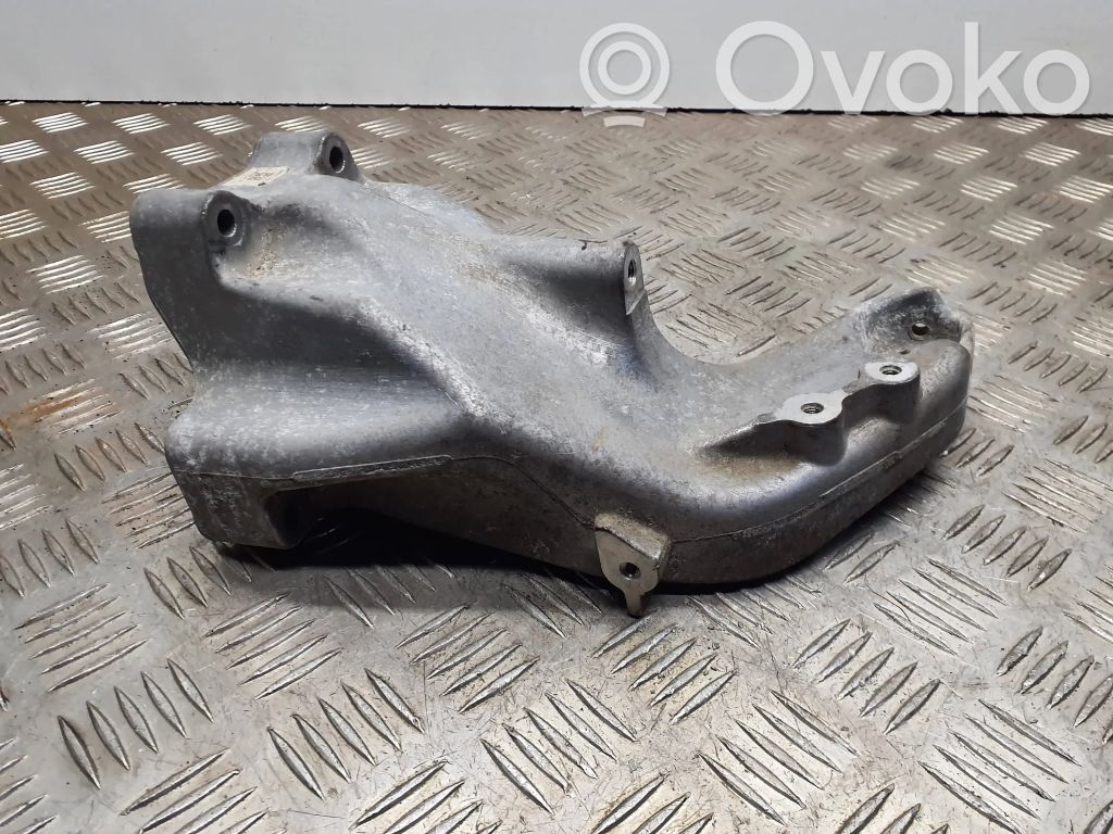 Infiniti Q70 Y51 Engine mounting bracket 