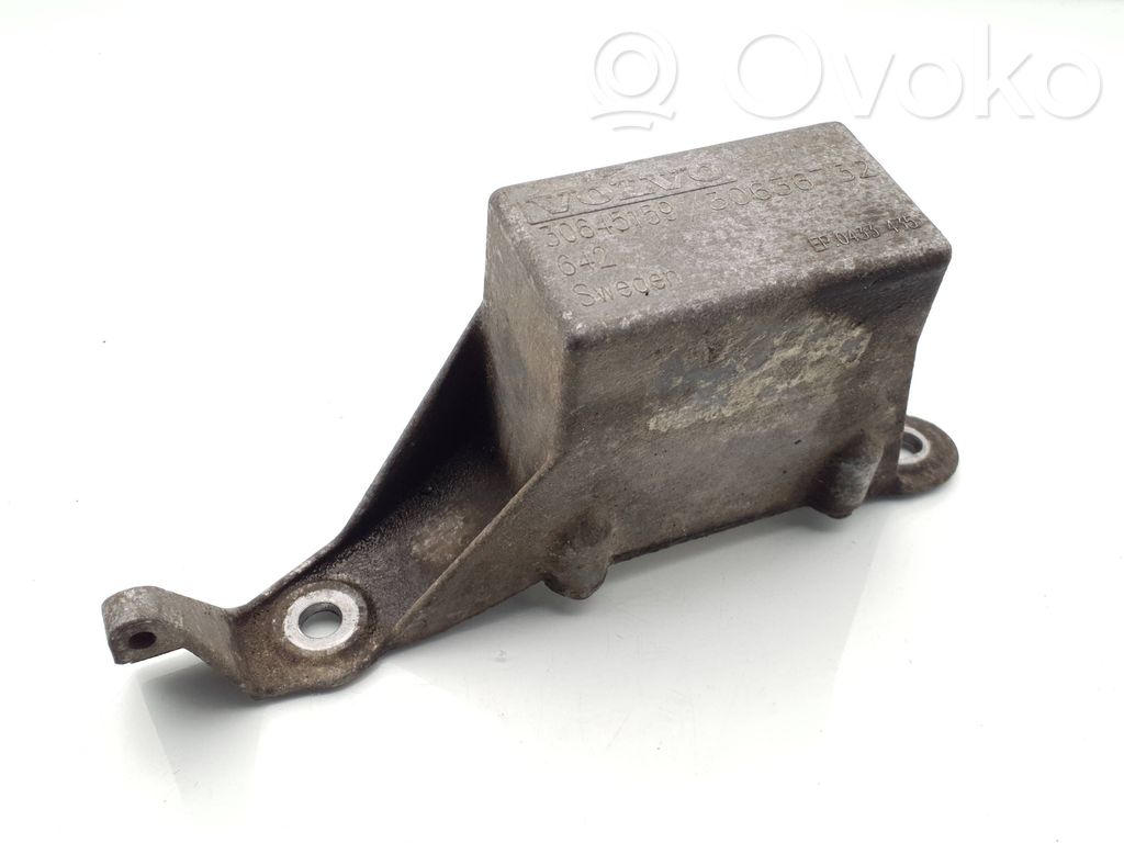 Volvo XC90 Engine mount bracket 