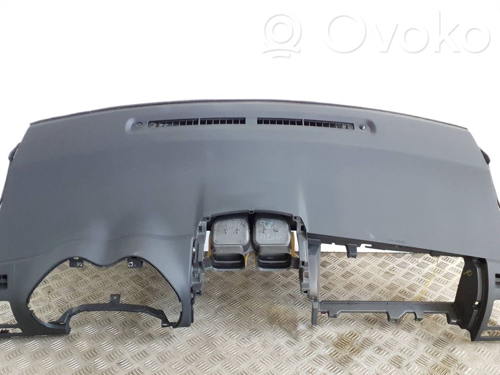 Toyota Auris 150 Panelė 
