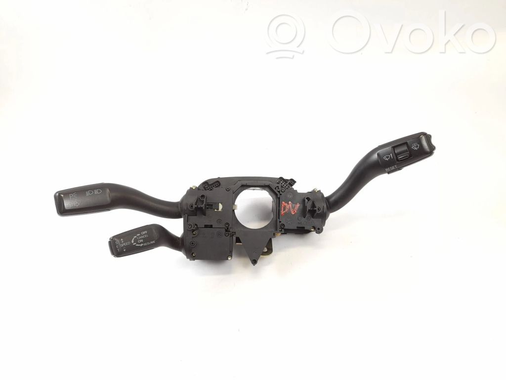 Boutons / interrupteurs volant   4E0953549,05114600,4E0910549