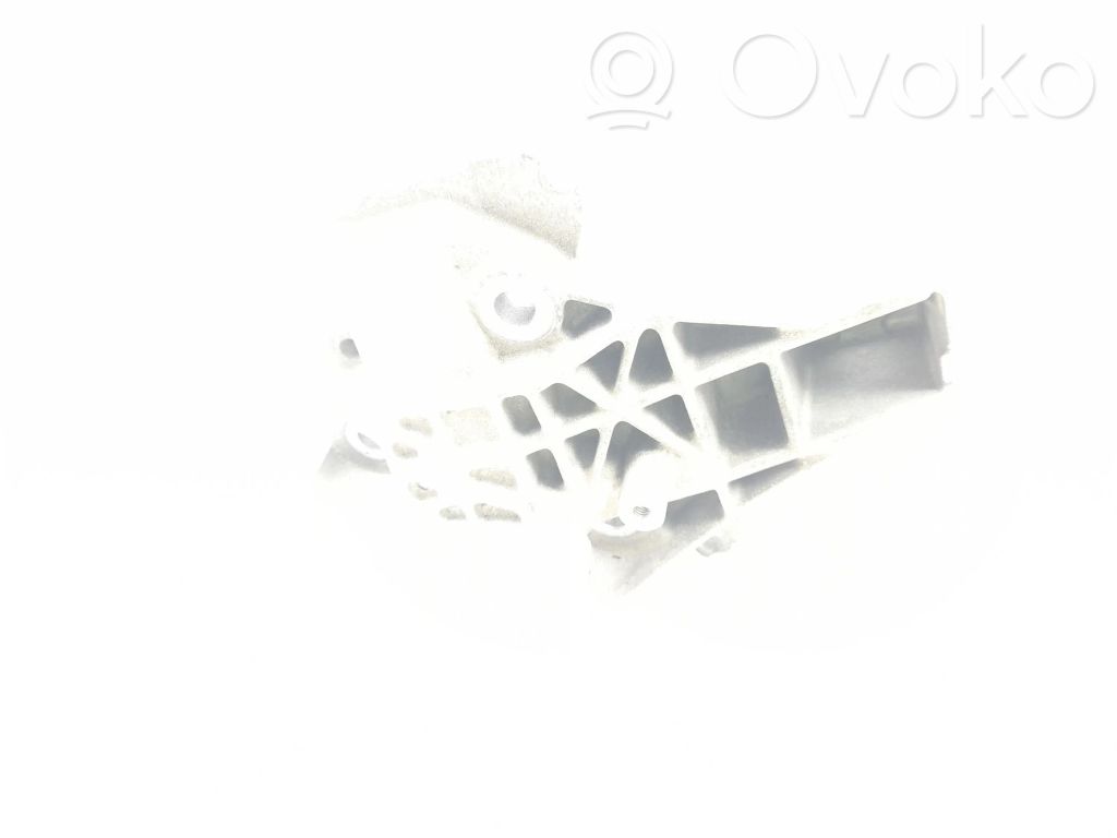 Renault Clio I Engine mount bracket 