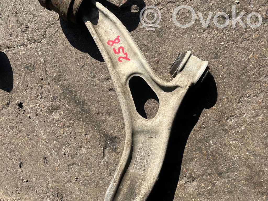 Ford Focus Front lower control arm/wishbone 
