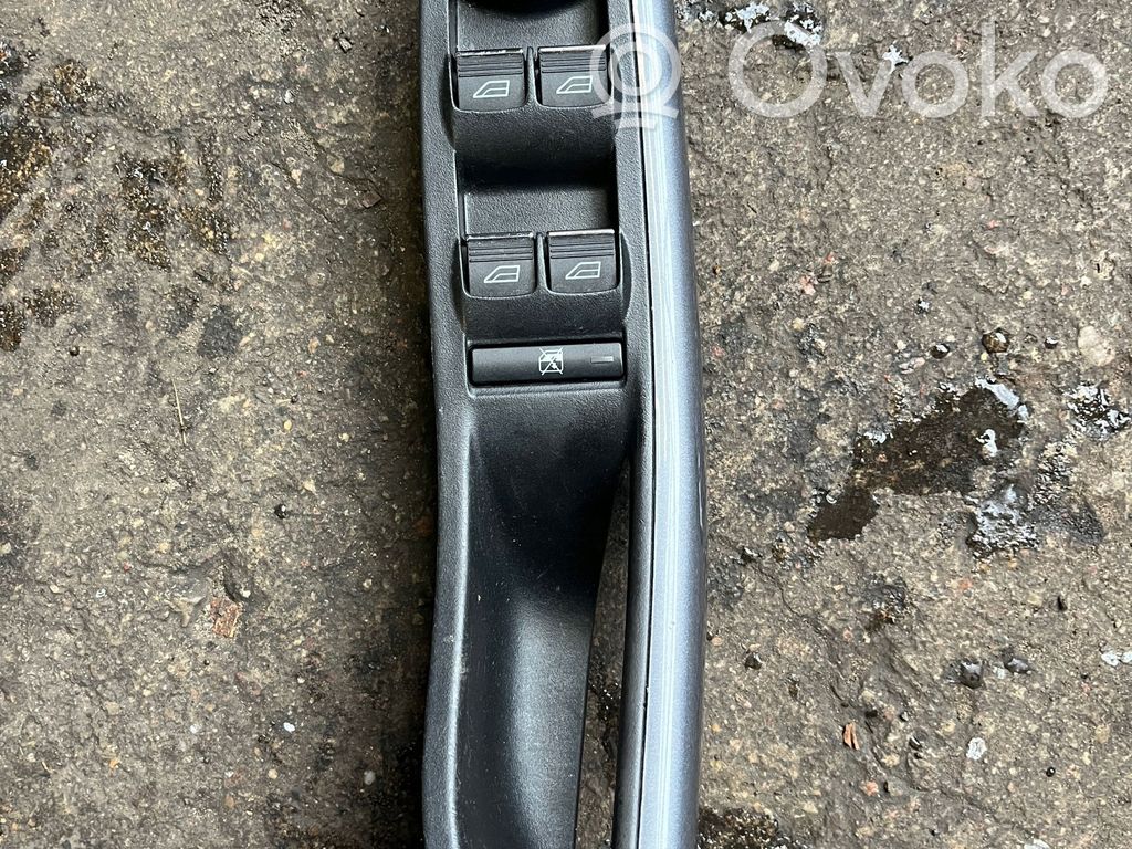 Ford Focus Przyciski szyb 
