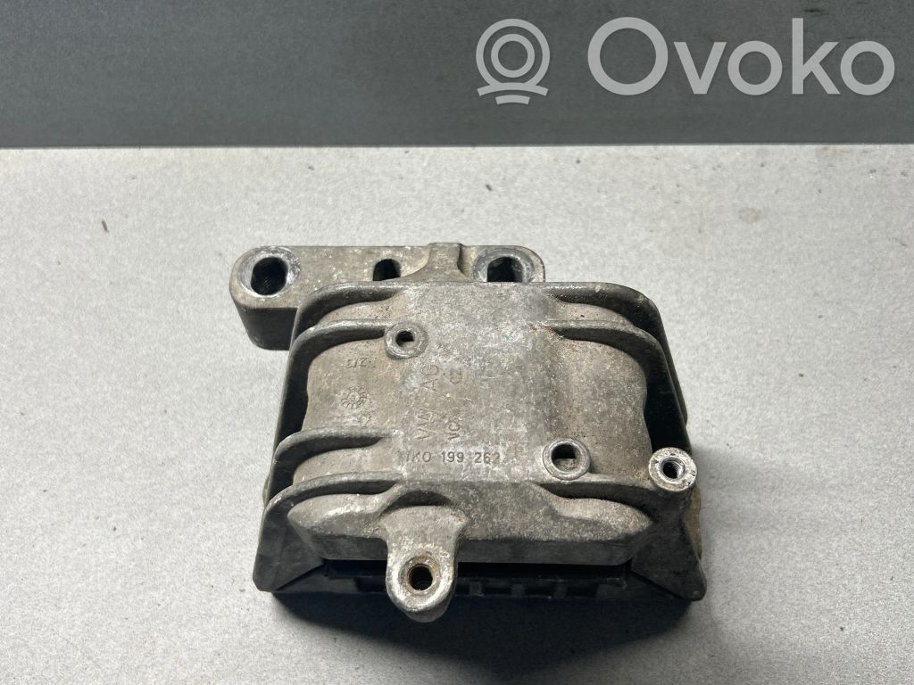 Volkswagen PASSAT B6 Engine mount bracket 