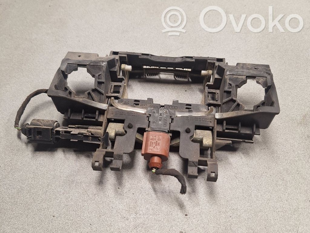 Audi A8 S8 D3 4E Etuoven ulkokahvan kehys 