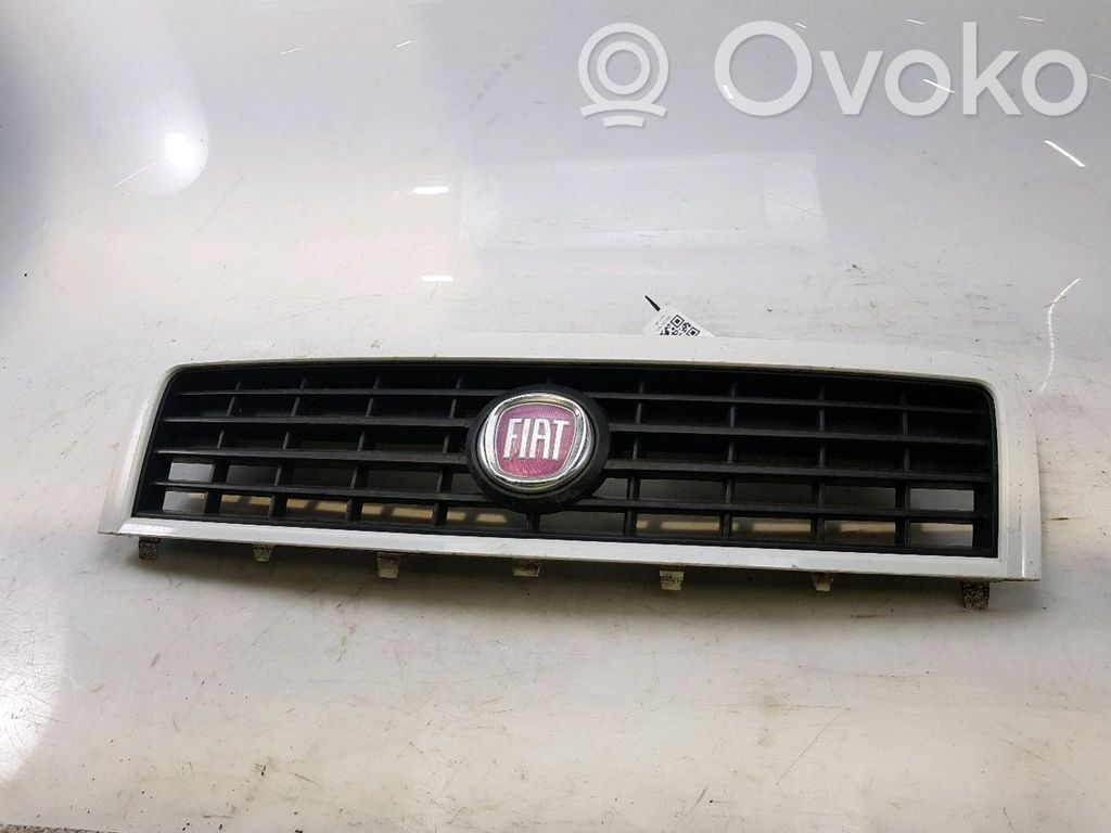 Fiat Doblo Front bumper upper radiator grill 