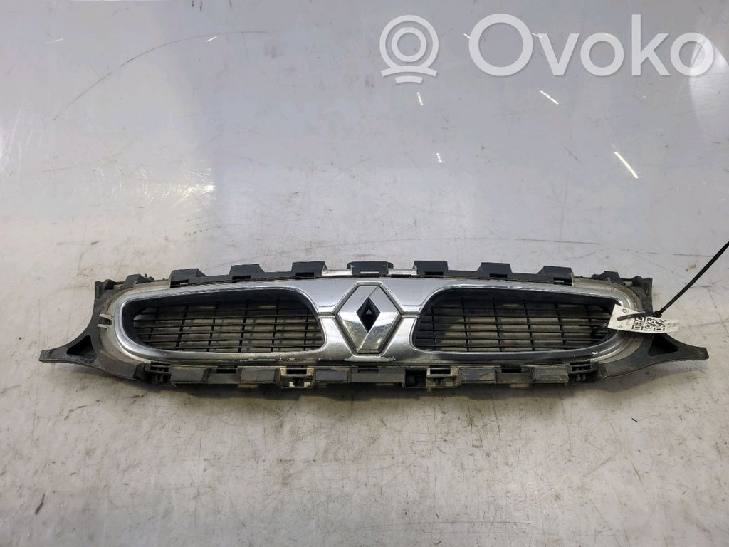 Renault Safrane Etupuskurin ylempi jäähdytinsäleikkö 