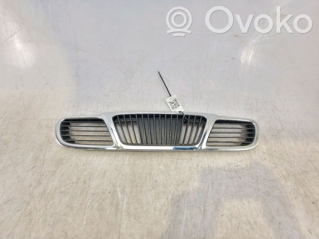 Daewoo Lanos Etupuskurin ylempi jäähdytinsäleikkö 