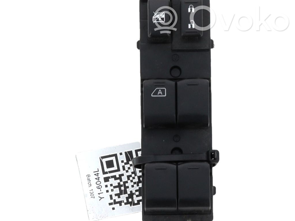 Subaru XV Electric window control switch 