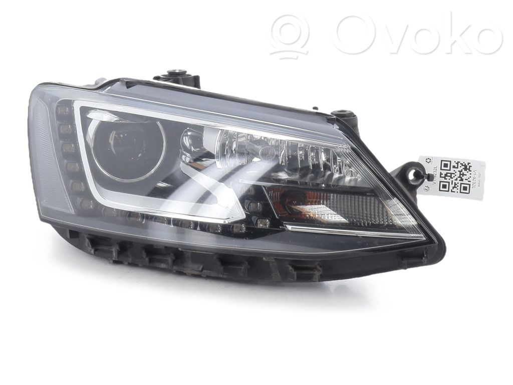 Volkswagen Jetta VI Lampa przednia 