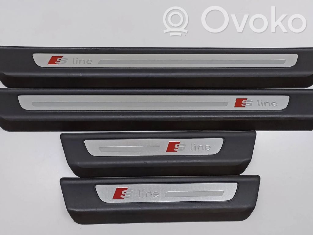 Audi Q7 4M Priekinio slenksčio apdaila (vidinė) 