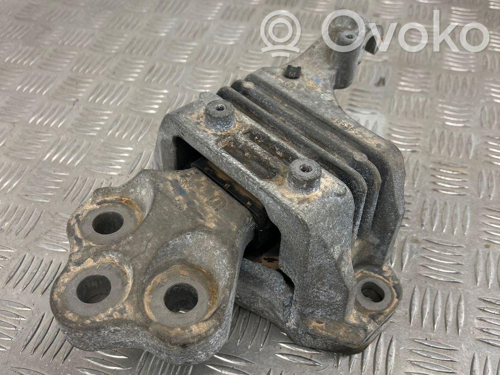Jeep Cherokee Engine mount bracket 