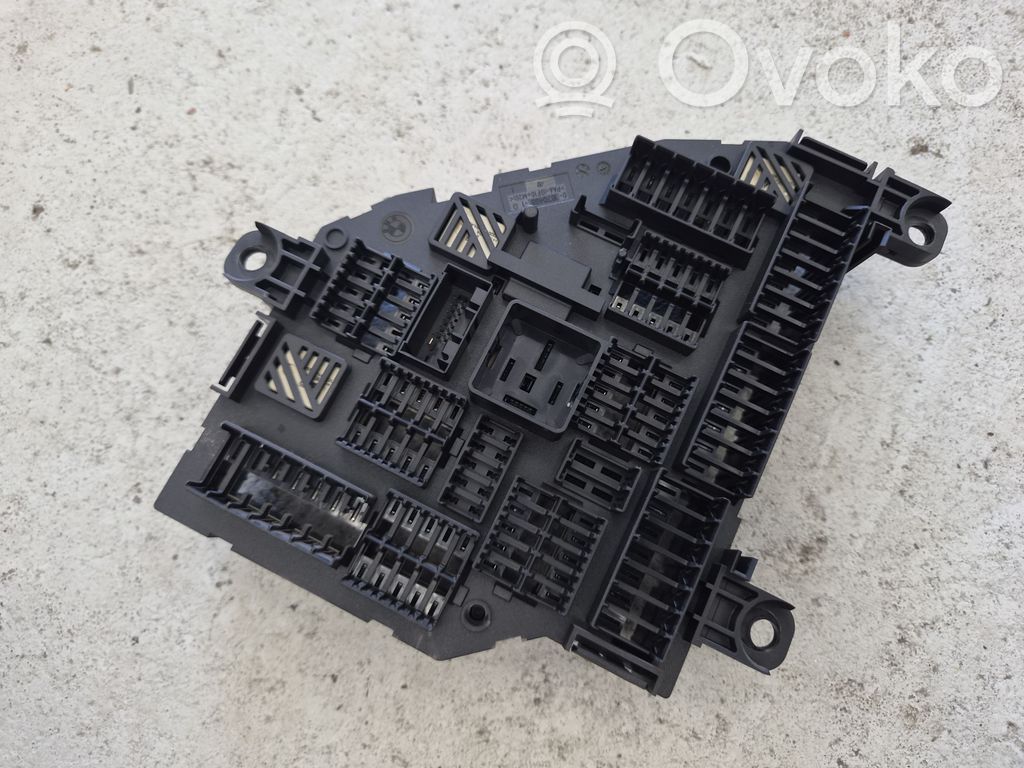 BMW 6 F12 F13 Saugiklių blokas 